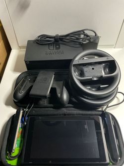 Very good Nintendo switch + case + accessories