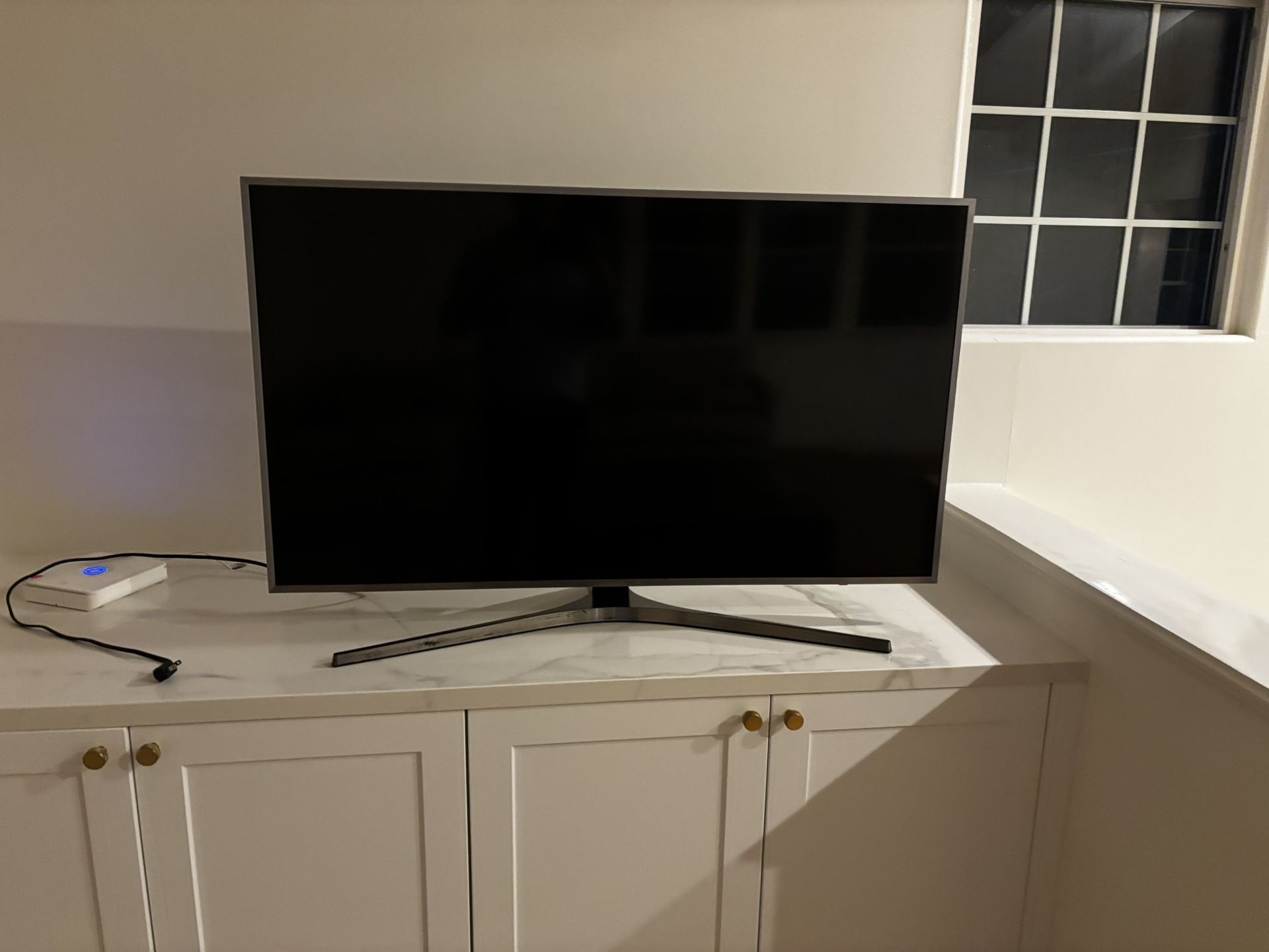 Samsung 43" Flat 4k UHD & Apple TV