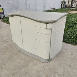Rubbermaid Plastic Double Walled Horizontal Outdoor Storage Shed, Sand/Brown