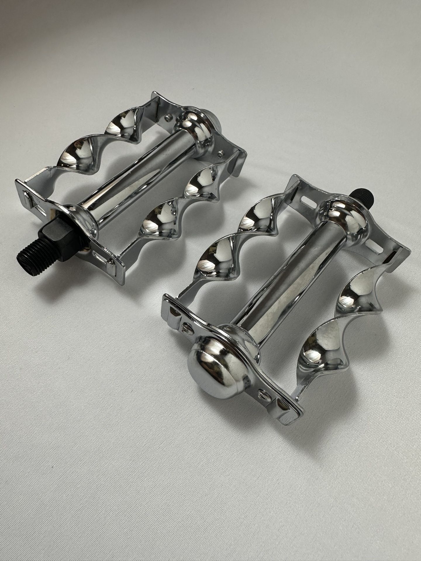 Flat twisted Pedal $35… Double square twisted pedals $55 PRICE FIRM ‼️