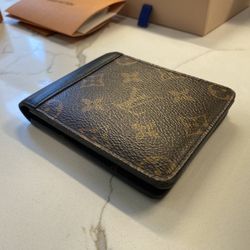 Louis Vuitton Gaspar Bifold Men’s Wallet