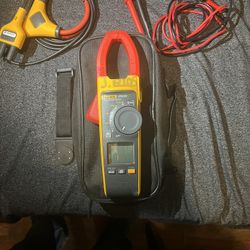 376 FLUKE Clamp Meter/ Voltage Tester