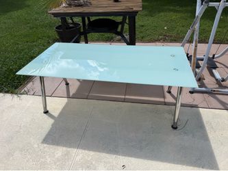 Adjustable height glass top table