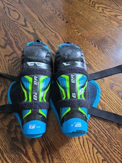 Hockey knee pads