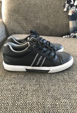 Boys size 1Y Nautica Black Shoes
