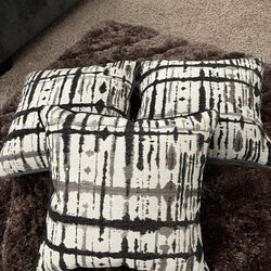 Three set matching, Pillows