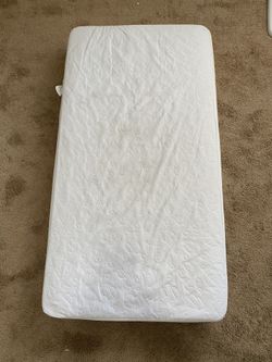 Sealy Naturally soft infant mattress size 27 1/4” x 51 5/8”.