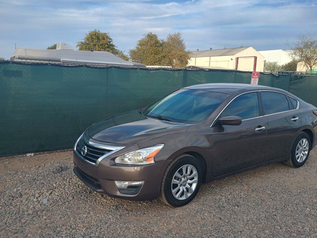 2015 Nissan Altima 95,000 MI