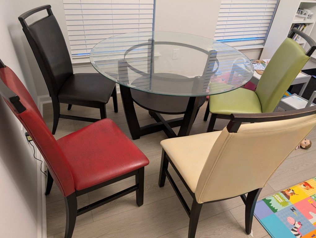 Ciara 54" Round Breakfast Table With Storage And 4 Multi Colored Chairs