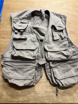 Cortland Fly Fishing Vest size med-large, good condition