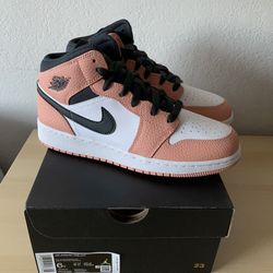 Air Jordan 1 Mid Pink GS New Size 5.5y 6y