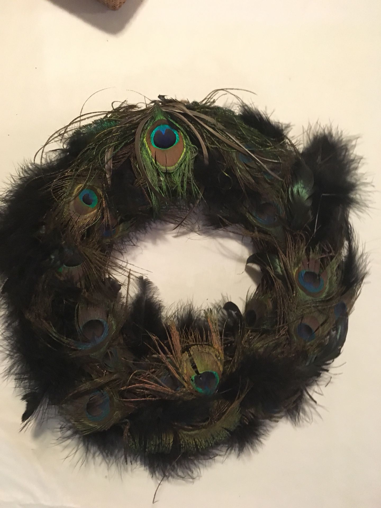 Wreath peacock feathers Free
