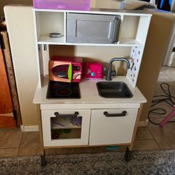 While Kitchen For Toddler