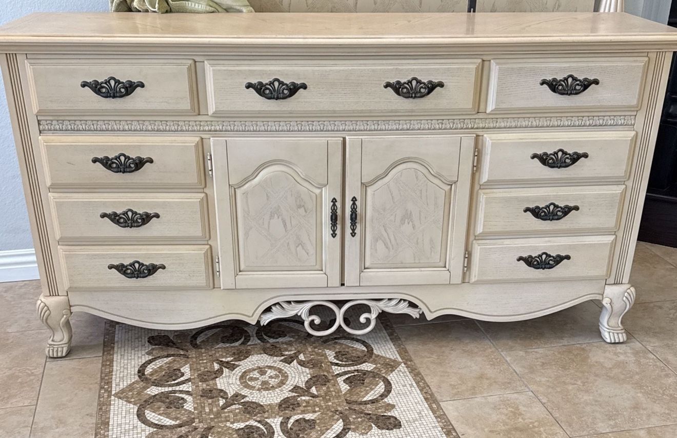 Queen Poster Bed, Dresser And Mirror $450!! 