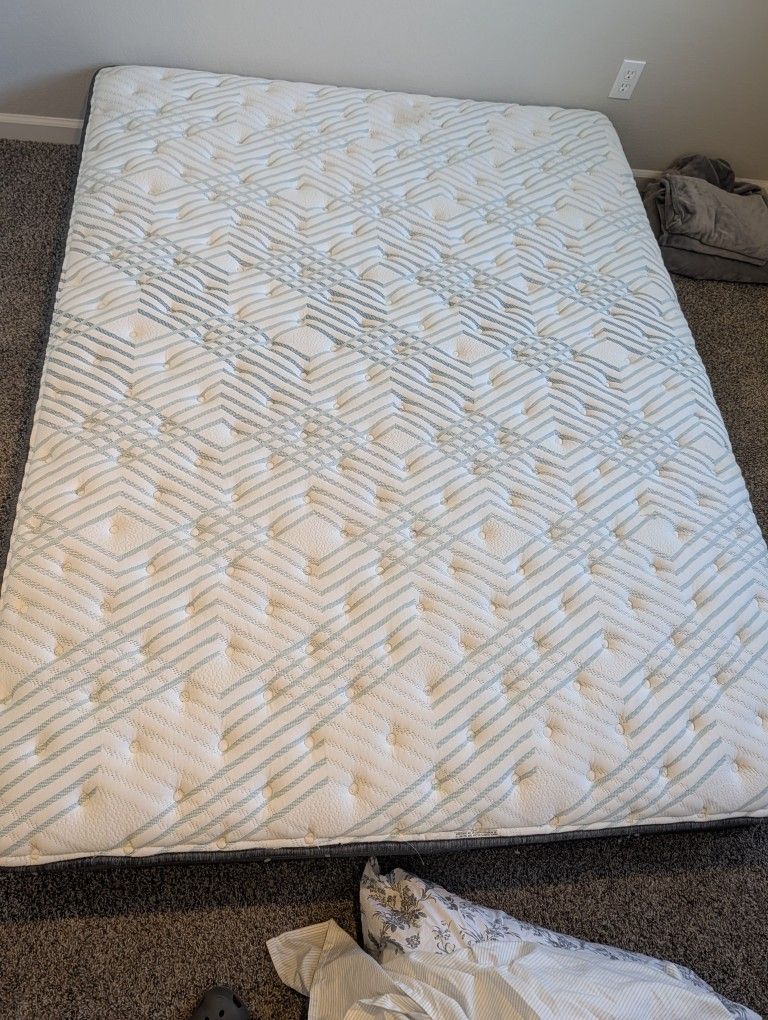 Beautyrest PressureSmart Hybrid Queen Mattress — Firm