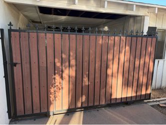Rolling 10' Gate