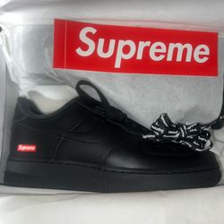 Supreme Nike Airforce 1 Low (8.5 Men)