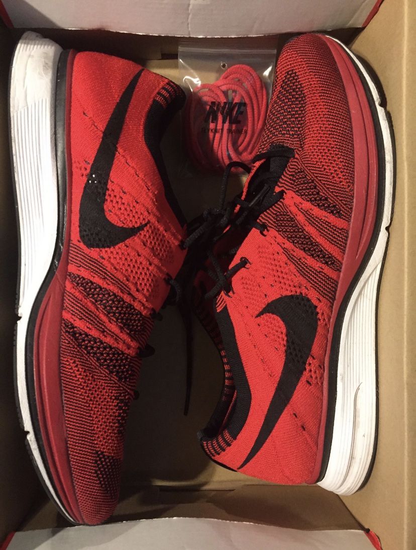 NIKE Flyknit Trainer (University Red/Black-White) Mens 11