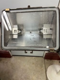 Outdoor halogen floodlight