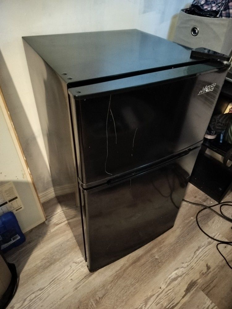 Arctic King Mini Fridge
