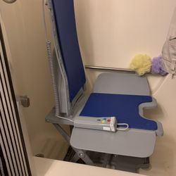 Lowering & Powerlifting Bathtub Chair 