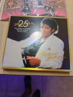 Vintage Michael Jackson Collector Bundle – Comics / Tribute Memorabilia / CDs / Collectibles