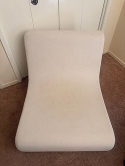 Floor lounge chair