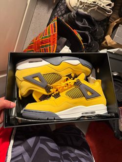 Air Jordan retro 4 lightning