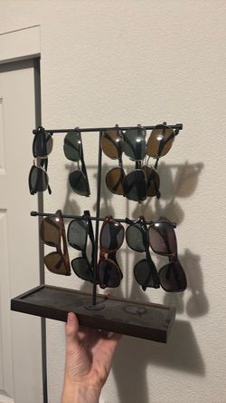 Sunglasses stand