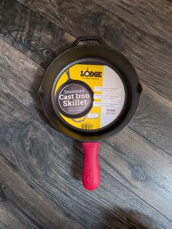 New Lodge Cast Iron Skillet with Silicone Handle - 12 inch