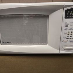 Microwave (White) - Magic Chef Countertop