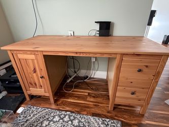 Wood desk (like new)