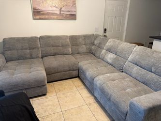 Showroom RTG sectional with glider chase w/ storage and recliner