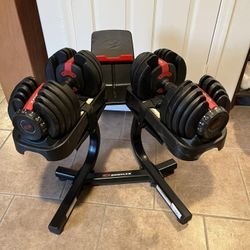 Bowflex Selecttech 552 Adjustable Dumbbell Set Weights with rack