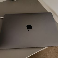 MacBook Pro 13" 2017 (16GB RAM / 500GB SSD) - BRAND NEW SCREEN & GOOD BATTERY