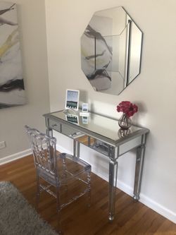 NEW MIRROR DESK AND CHAIR! NEEDS TO BE PICKED UP TODAY