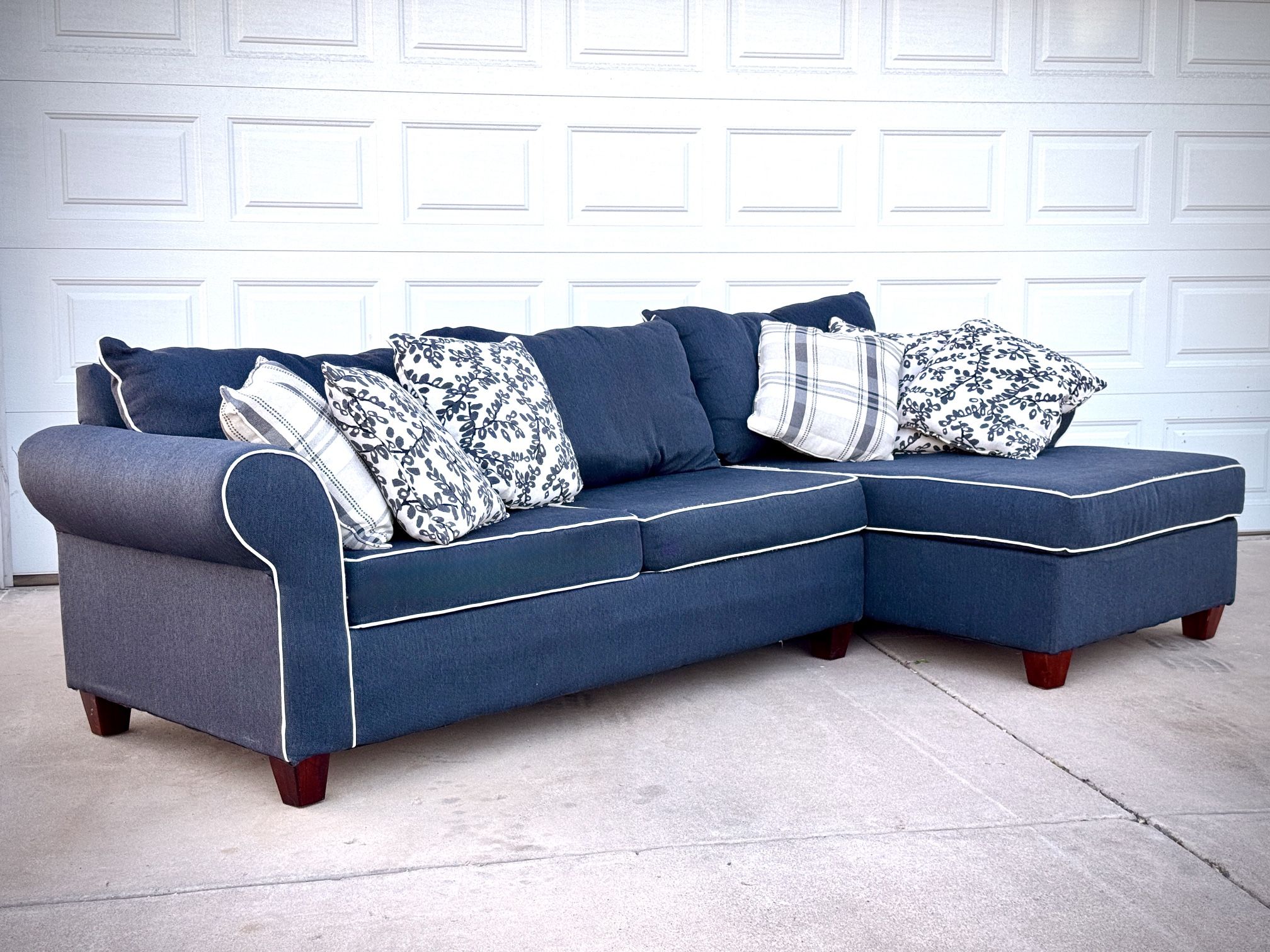Stylish Royal Blue Sectional Couch With Chaise
