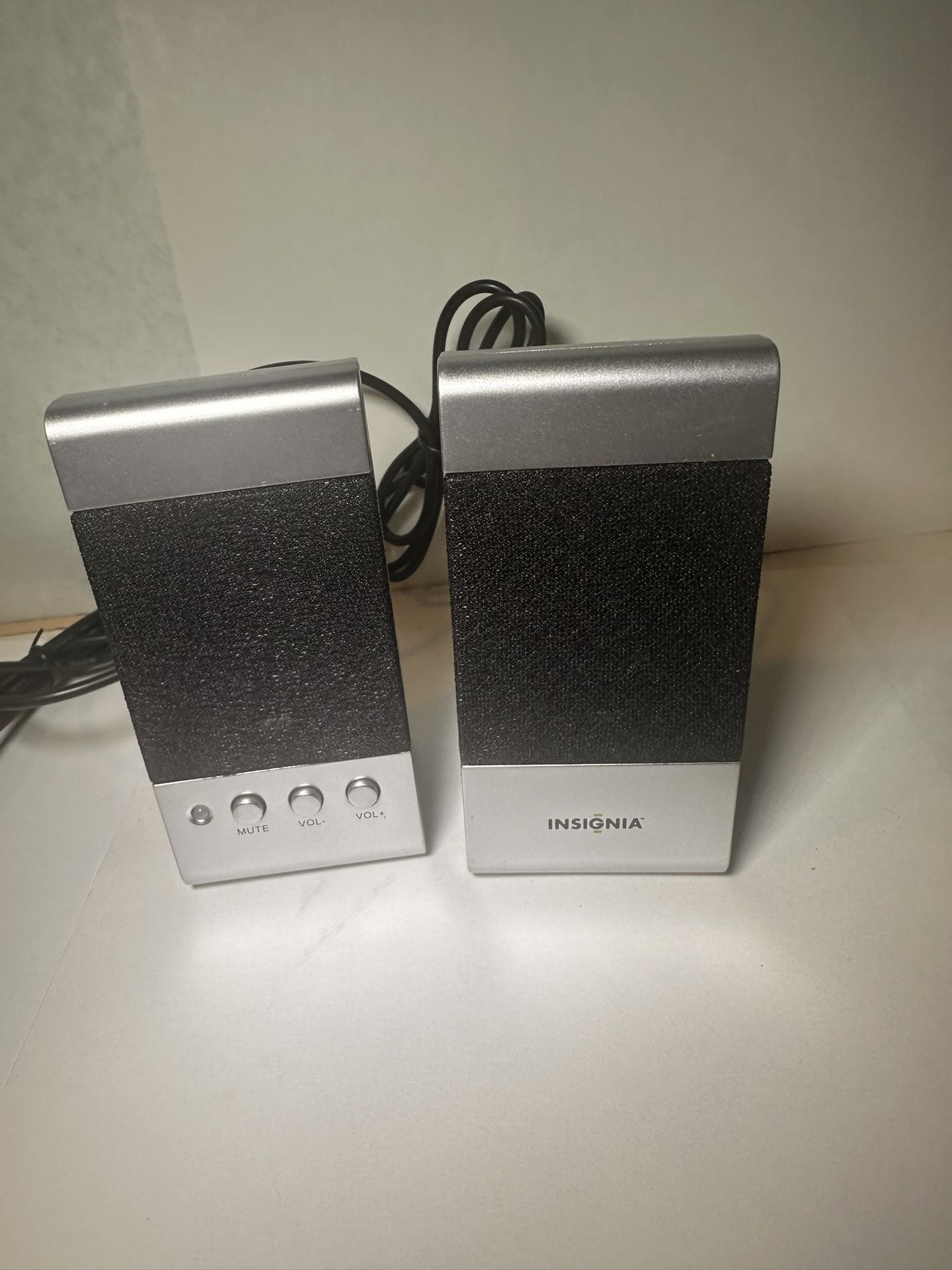 Insignia USB Computer Speakers with Case – Portable
