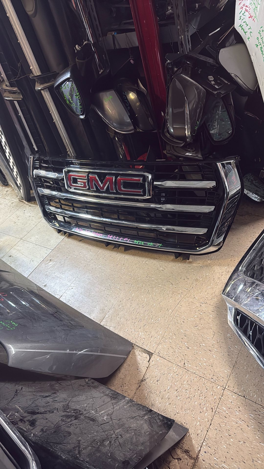 2025 GMC Yukon Grill 