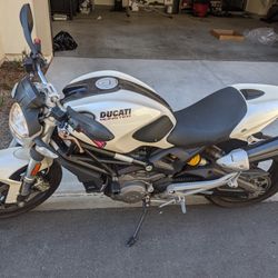 2009 Ducati Monster 696