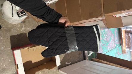 Black Quilted Oven Mitt