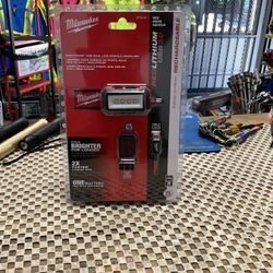 Milwaukee 600 Lumens LED REDLITHIUM USB Low-Profile Hard Hat Headlamp