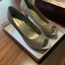 Sparkly Peep Toe Pump 3” Heel Size 8 