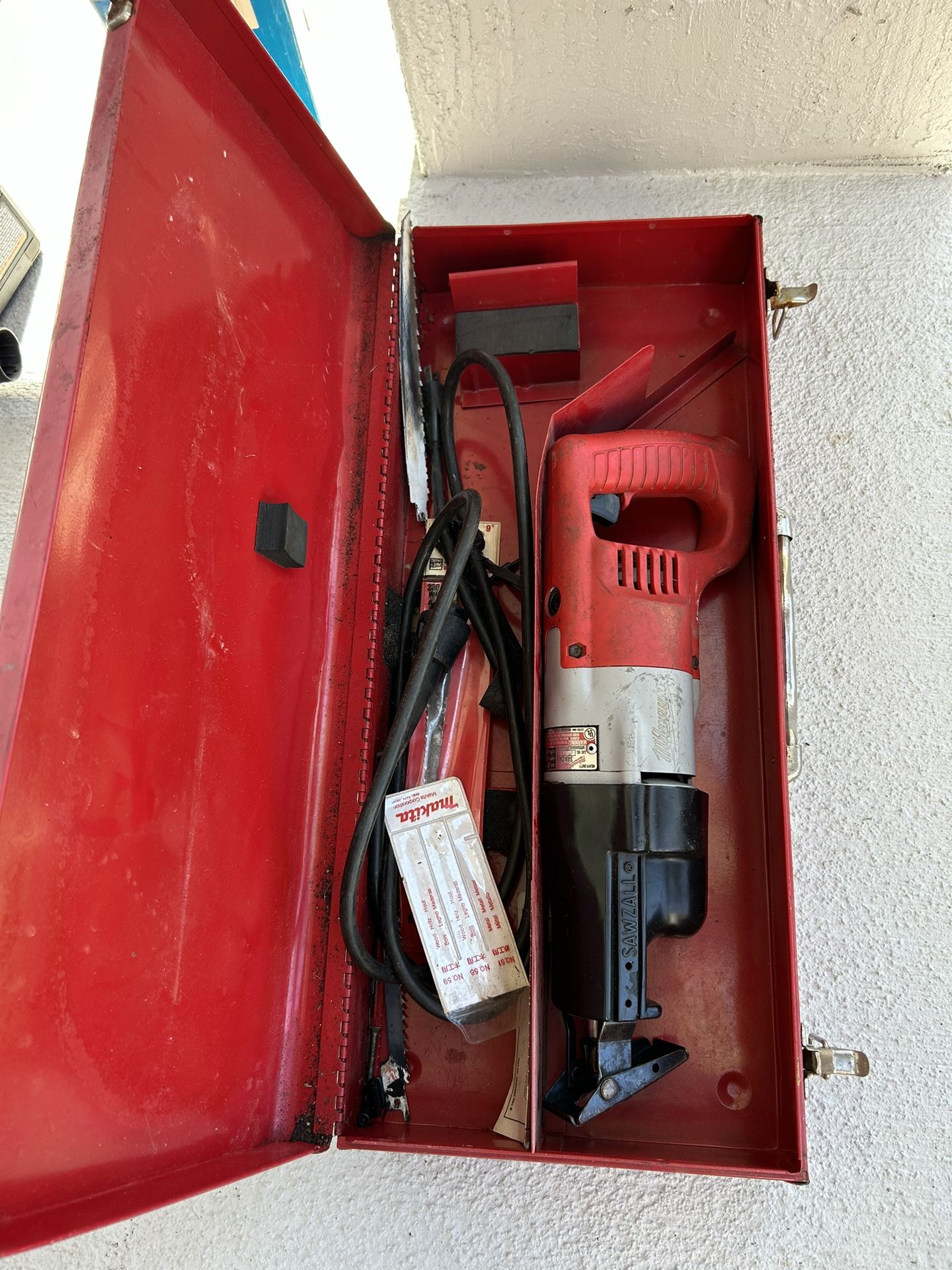 Milwaukee Corded Saw Zaw  