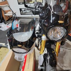 Givi A800N UNIVERSAL Windscreen for Sale in Deer Park, NY - OfferUp