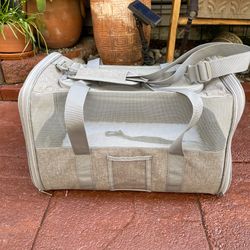 Soft pet carrier TSA approved