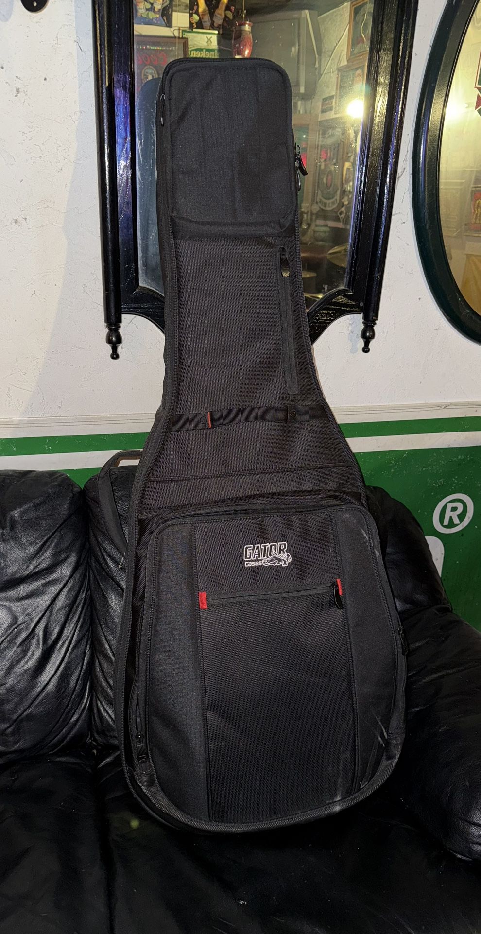 Gator Guitar Case - 35$