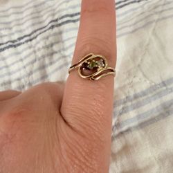 “Mom” ring