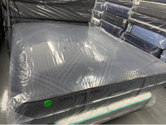 KING SIZE SIMMONS BEAUTYREST BLACK SERIES 2 (FIRM) HYBRID MATTRESS & BOX SPRINGS BED SET