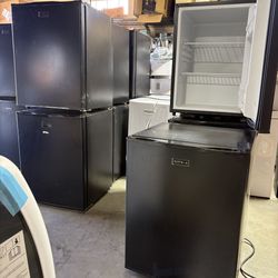 Vitria 2.5 cu ft. Mini Fridge Refrigerator
